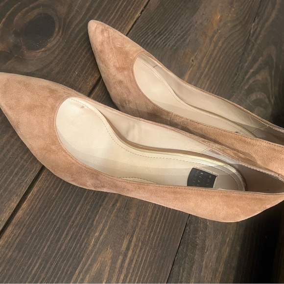 Size 8 1/2 suede and beautiful. White House Black Market. Great condition - Picture 2 of 5